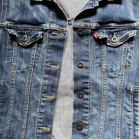 Levi’s Denim Jacket - Picture 3 of 8